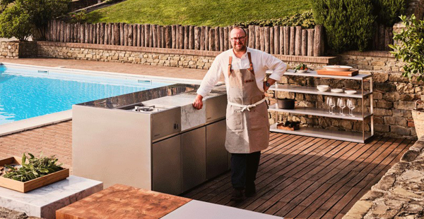 Roshults / New outdoor kitchen for Michelin chef Daniel Berlin